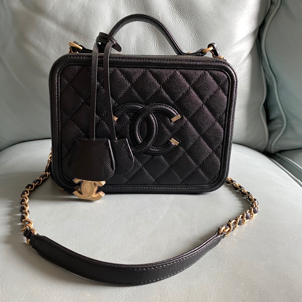 2019 CC Filigree Medium Vanity Case